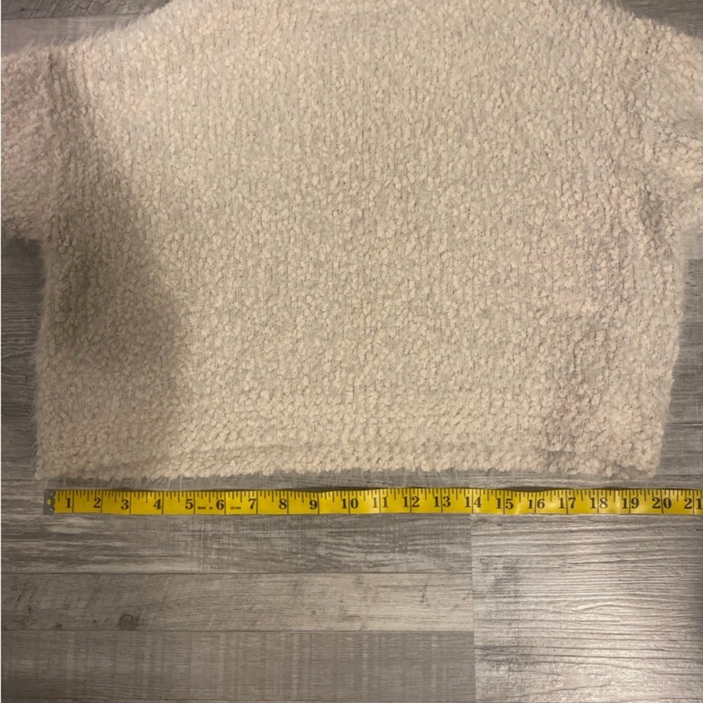 Cropped Sweater - Picture 4 of 7